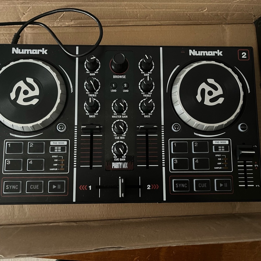 numark dj controller - Picture 2 of 4